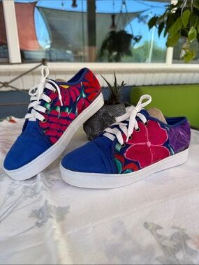 Mexican Shoes Women's Blue Multicolor Floral Canvas Sneakers